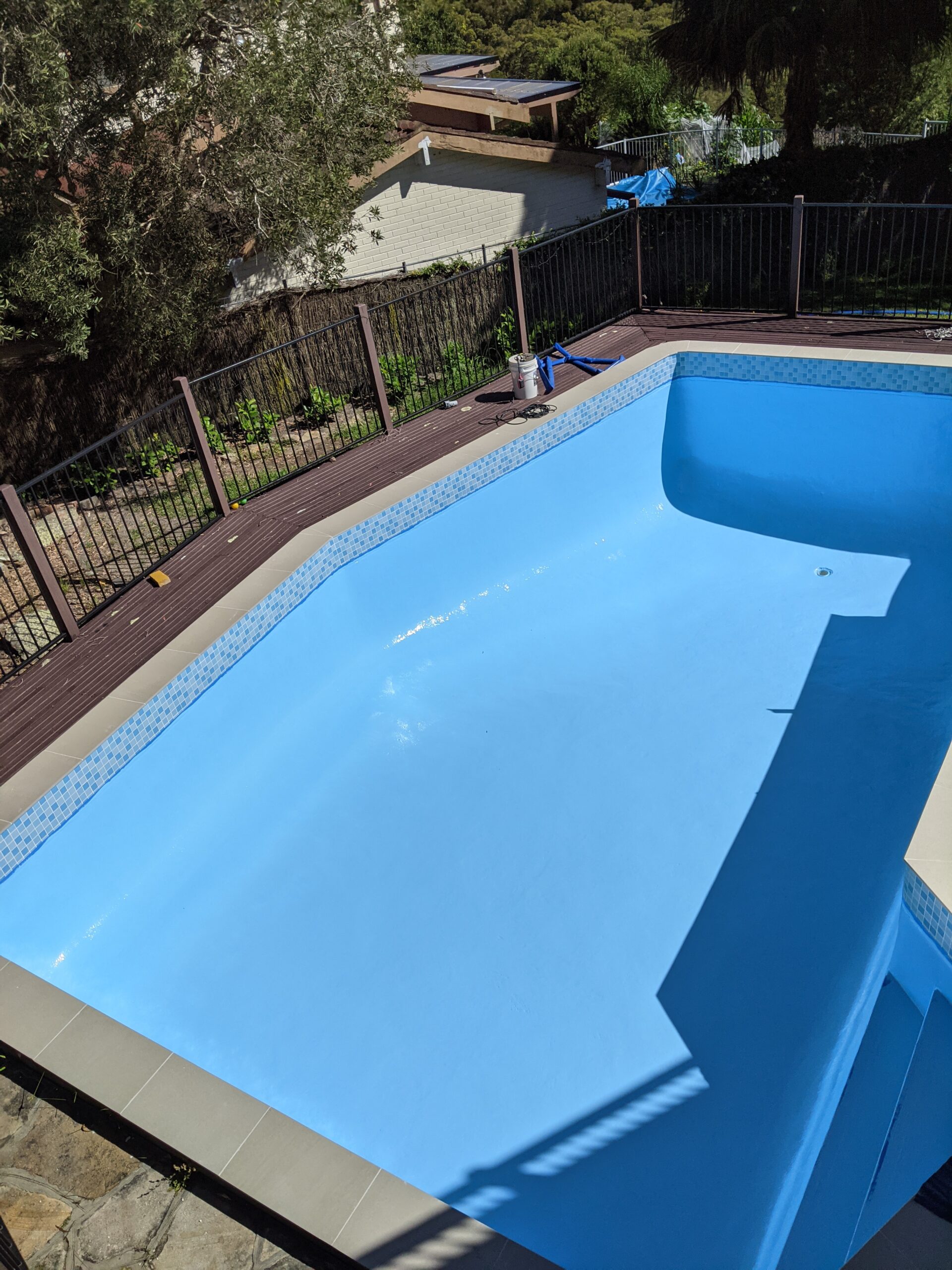 how to paint a pool